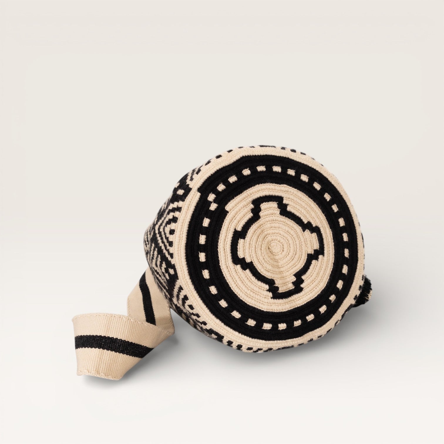 Geometric crossbody bag L | Black