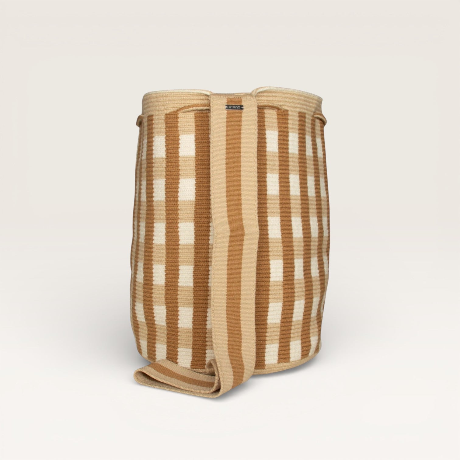 Check backpack | Almond