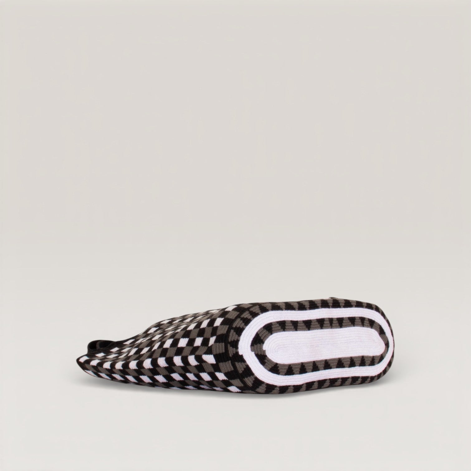 Check oval tote | Black