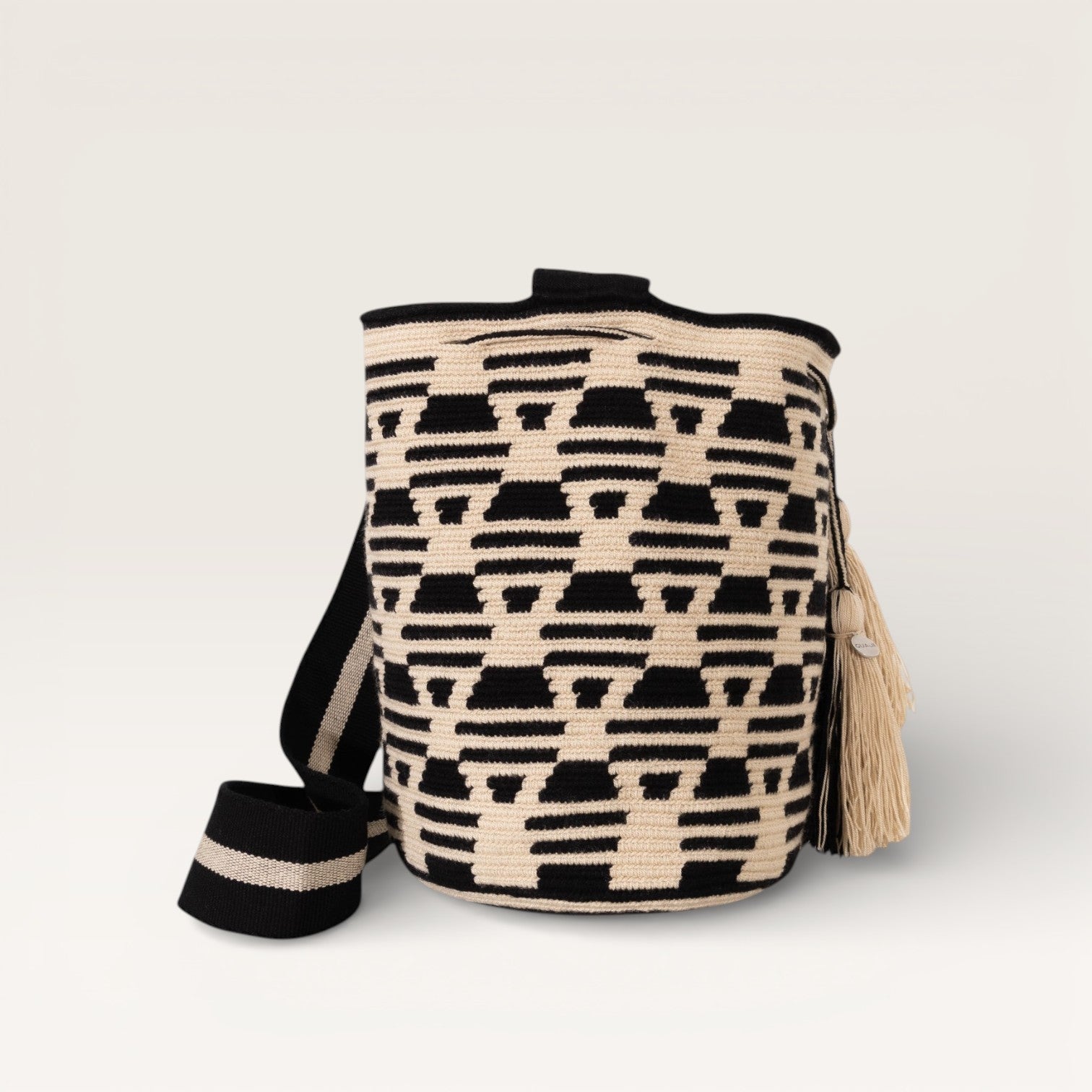 Geometric crossbody bag L | Black