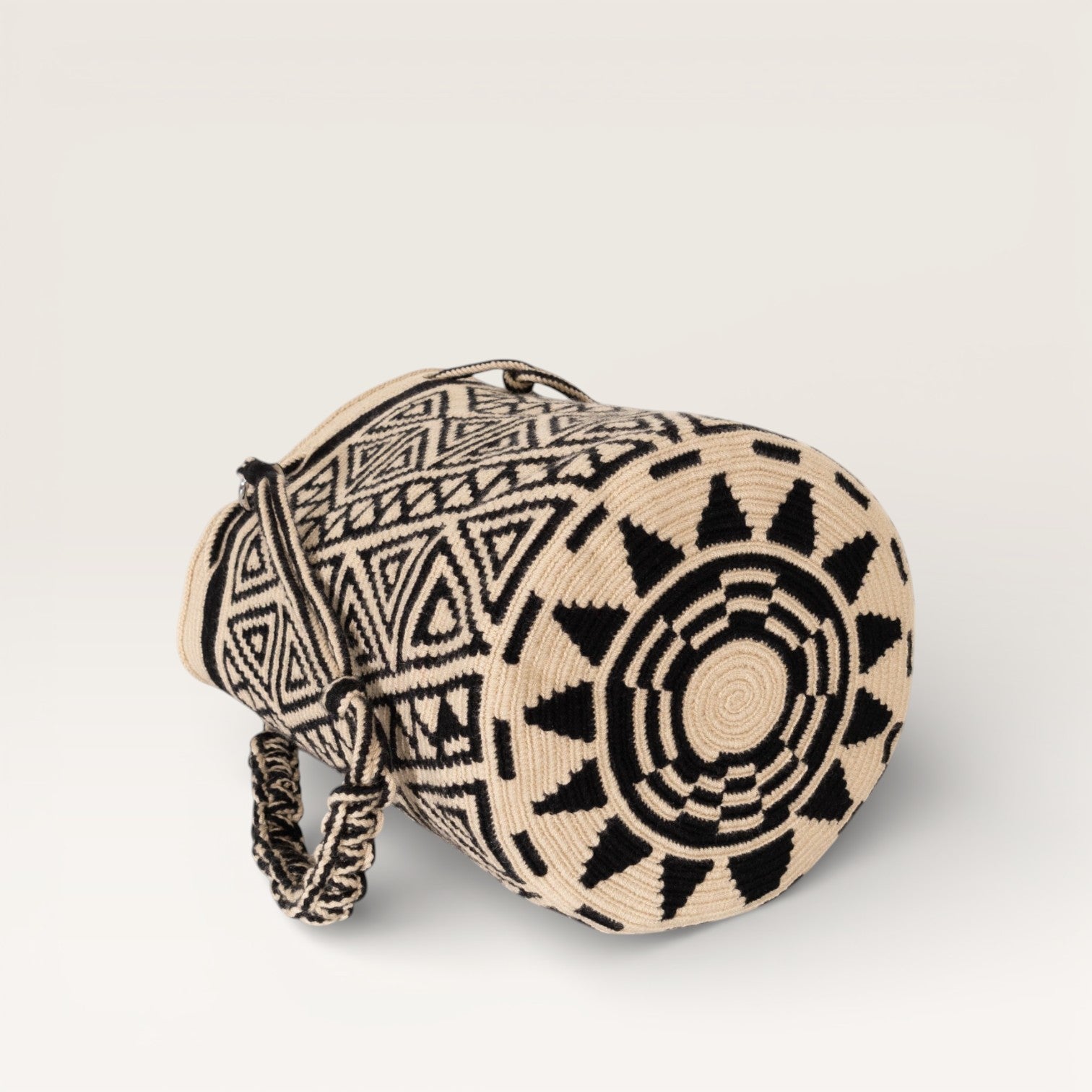 Geometric round shoulder bag | Black