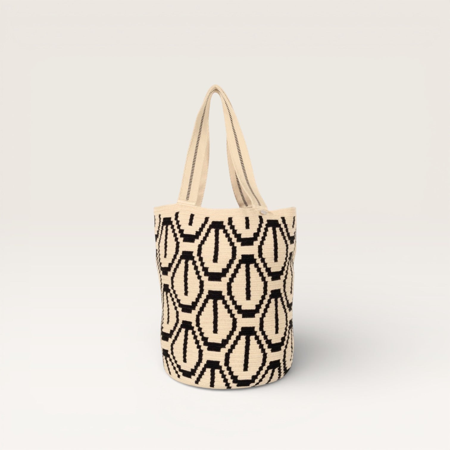 Geometric round tote | Black