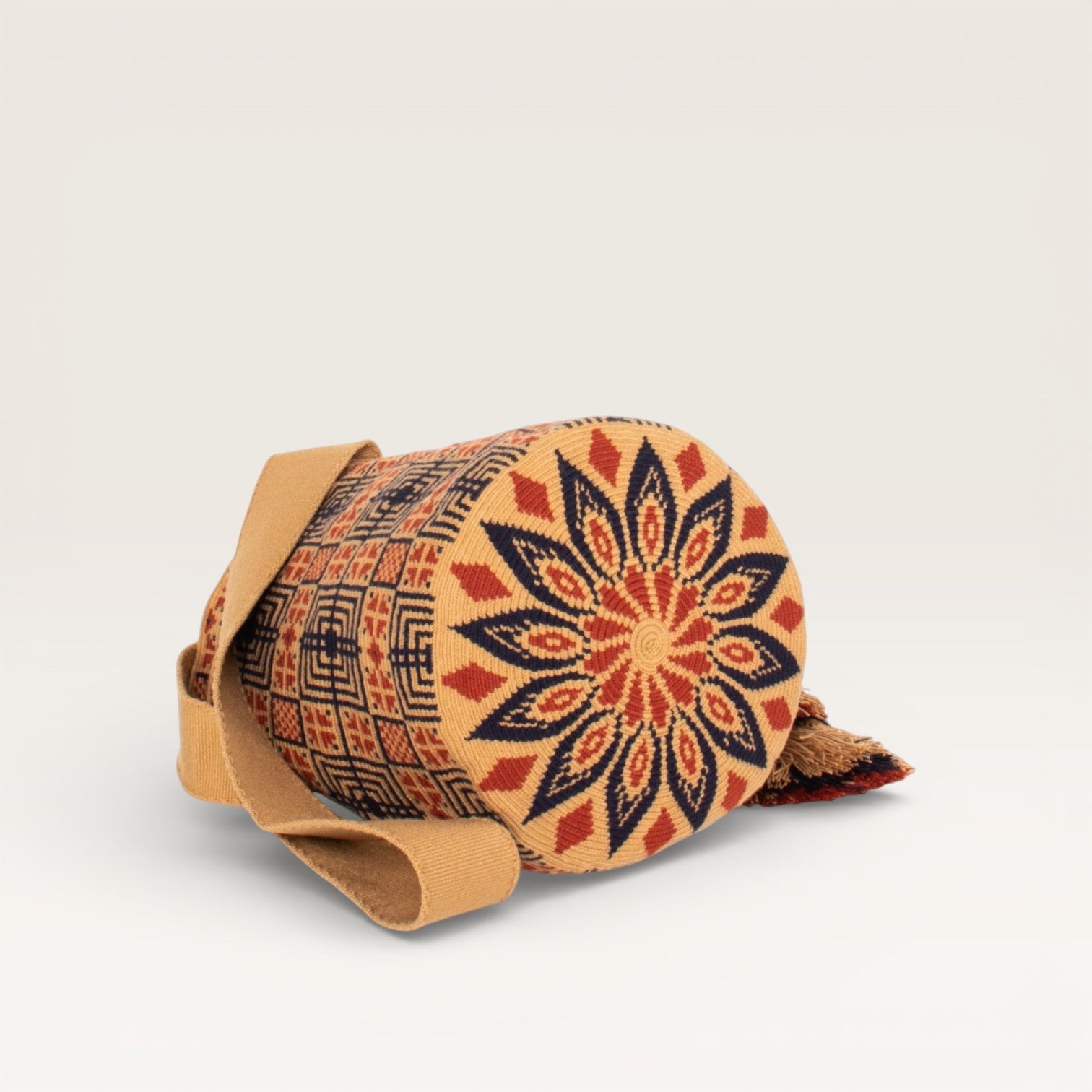 Geometric crossbody L | Almond