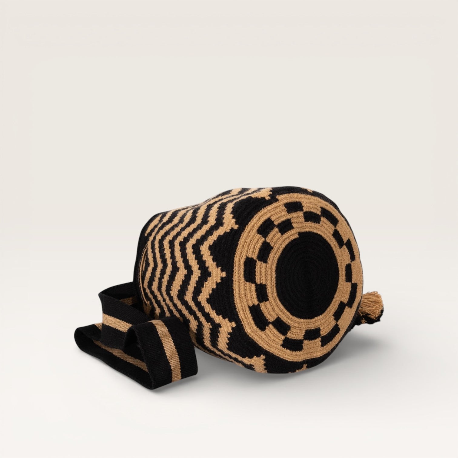 Zigzag crossbody bag L | Black