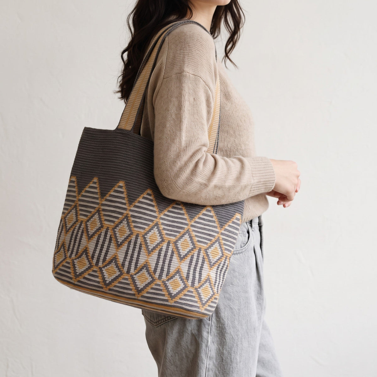 Oval tote bags