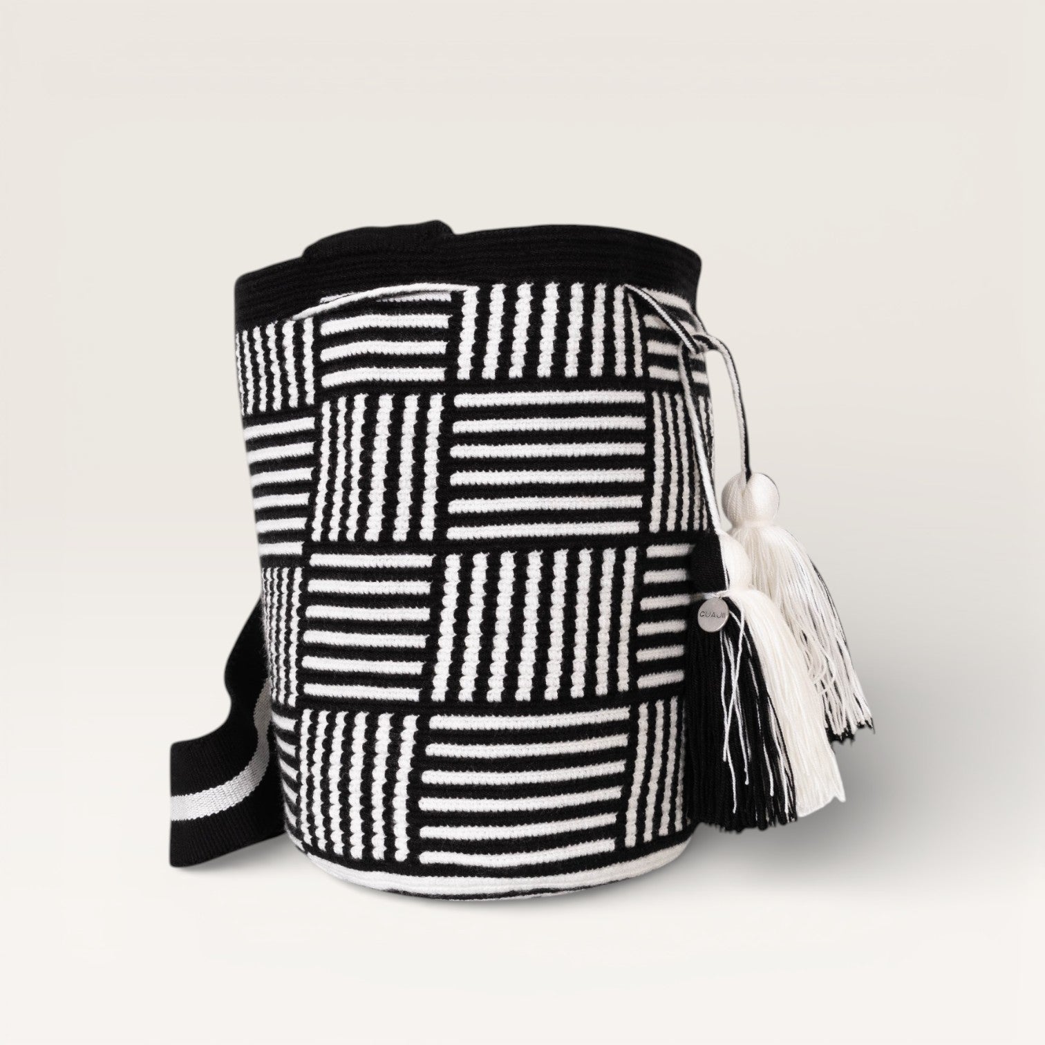 Geometric crossbody bag L | Black