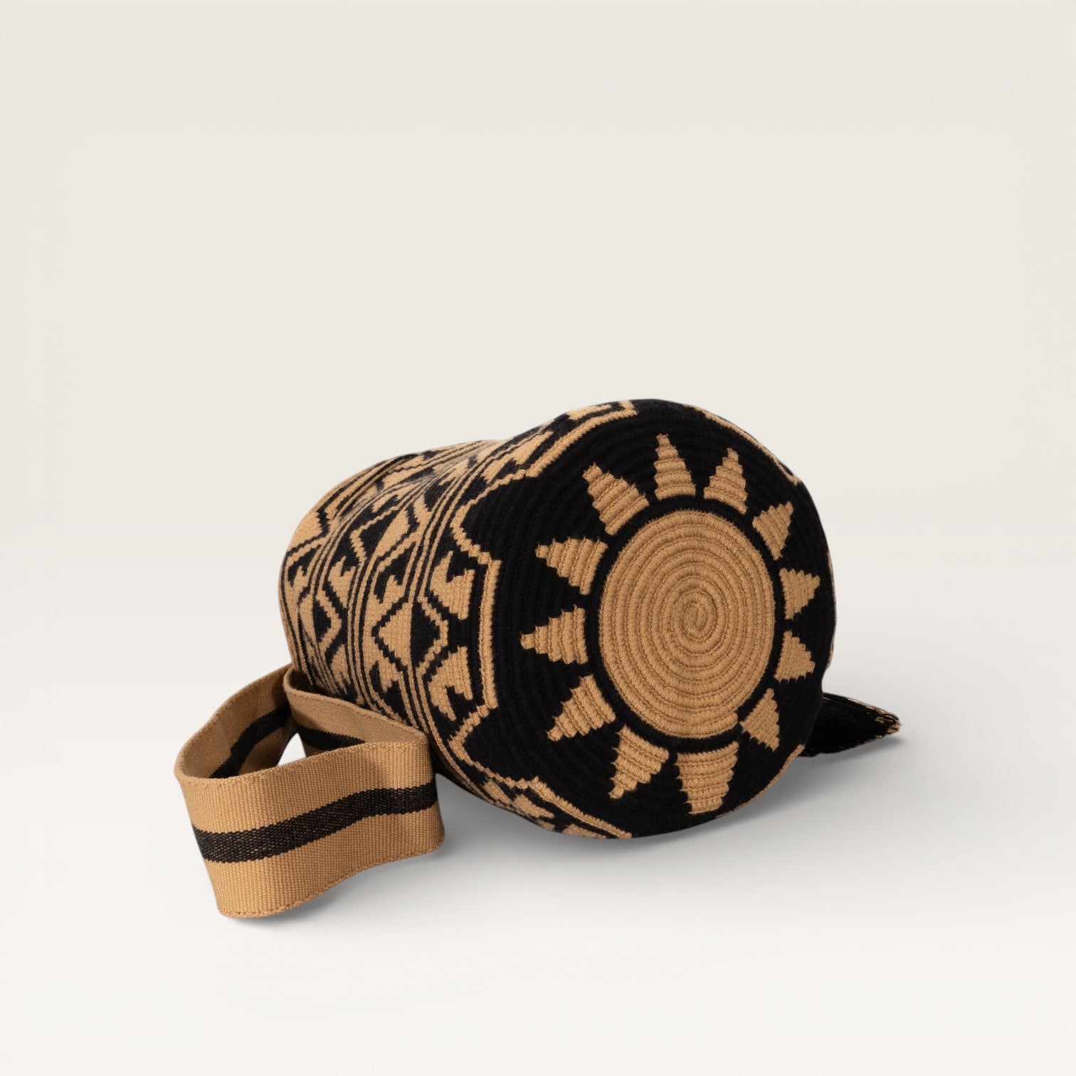 Geometric crossbody bag L | Black