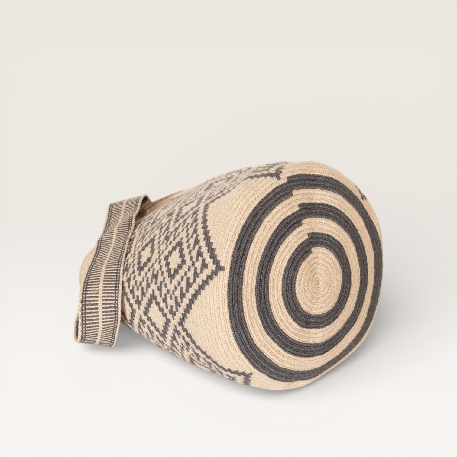 Geometric round tote L | Steel