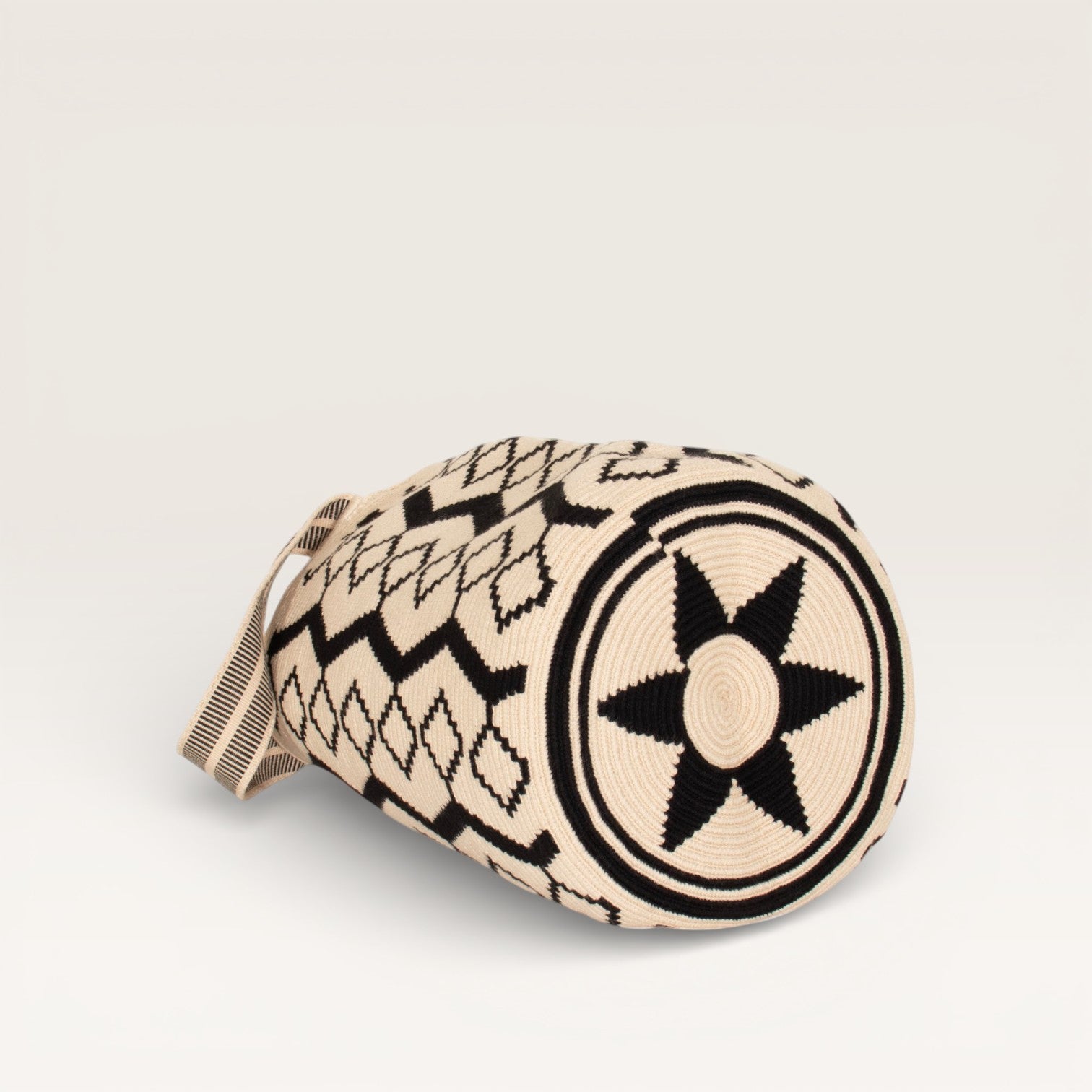 Geometric round tote L | Black