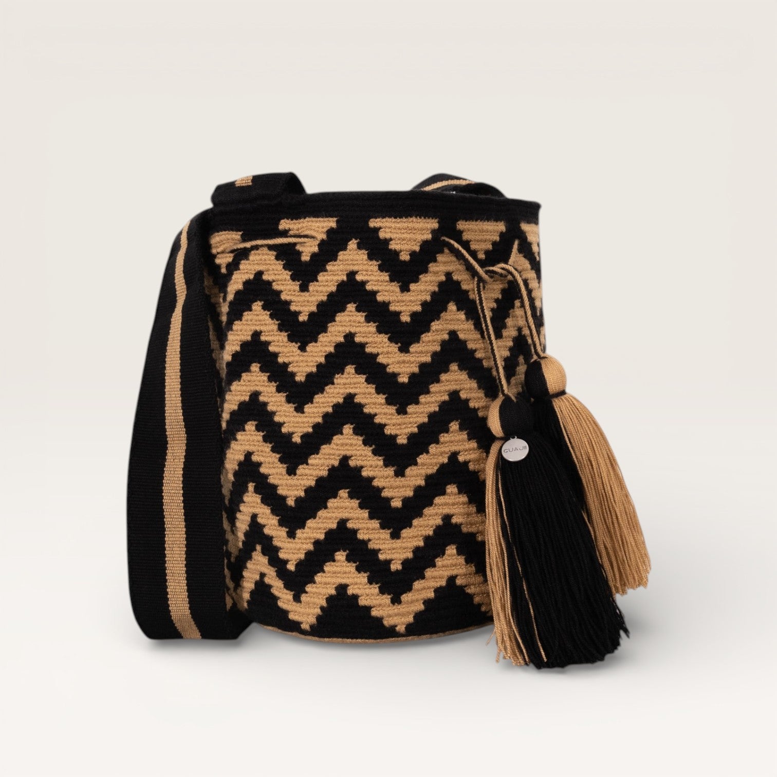 Zigzag crossbody bag L | Black